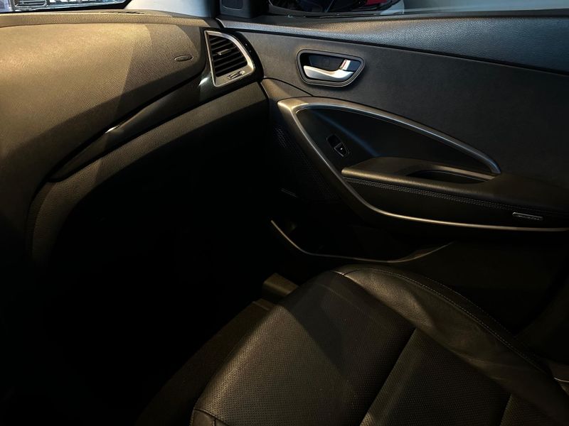Hyundai Santa Fe/GLS 3.3 V6 4X4 Tiptronic 2015/2016 CONCEPT MOTORS PASSO FUNDO / Carros no Vale