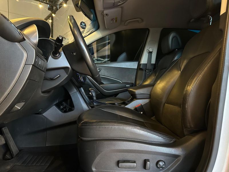 Hyundai Santa Fe/GLS 3.3 V6 4X4 Tiptronic 2015/2016 CONCEPT MOTORS PASSO FUNDO / Carros no Vale