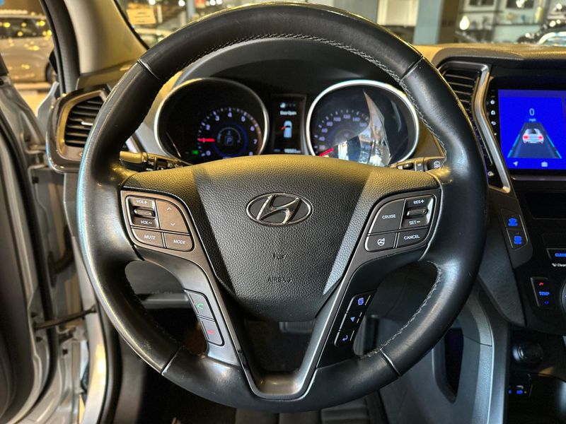 Hyundai Santa Fe/GLS 3.3 V6 4X4 Tiptronic 2015/2016 CONCEPT MOTORS PASSO FUNDO / Carros no Vale