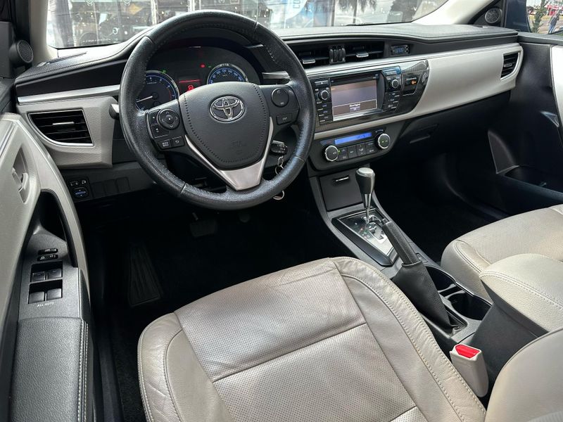 Toyota Corolla XEi 2.0 Flex 16V Aut. 2015/2016 CONCEPT MOTORS PASSO FUNDO / Carros no Vale