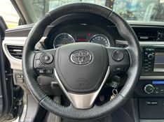 Toyota Corolla XEi 2.0 Flex 16V Aut. 2015/2016 CONCEPT MOTORS PASSO FUNDO / Carros no Vale