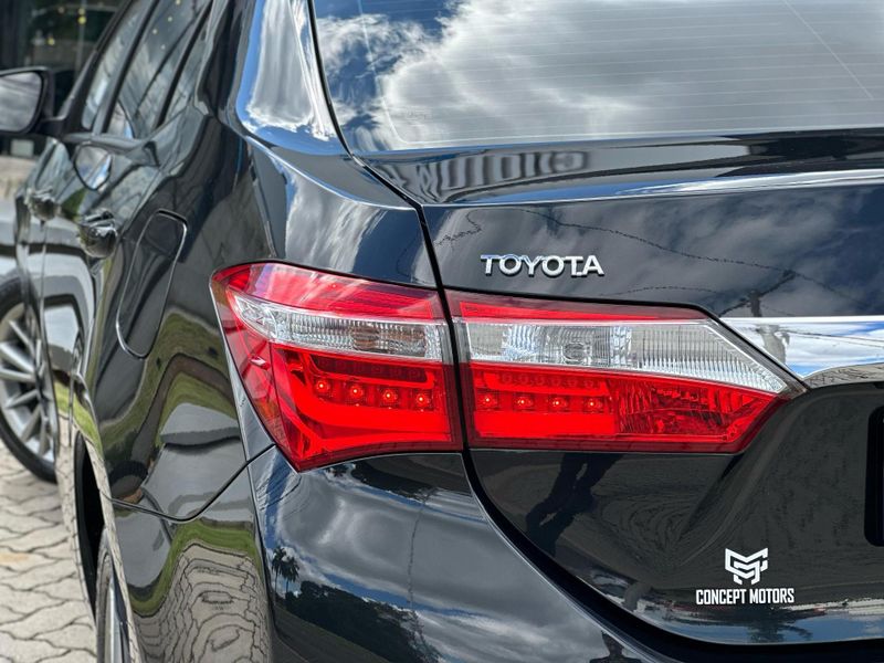 Toyota Corolla XEi 2.0 Flex 16V Aut. 2015/2016 CONCEPT MOTORS PASSO FUNDO / Carros no Vale