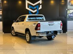 Toyota Hilux CD SRV 4×4 2.8 TDI Diesel Aut. 2016/2016 CONCEPT MOTORS PASSO FUNDO / Carros no Vale