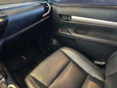 Toyota Hilux CD SRV 4×4 2.8 TDI Diesel Aut. 2016/2016 CONCEPT MOTORS PASSO FUNDO / Carros no Vale