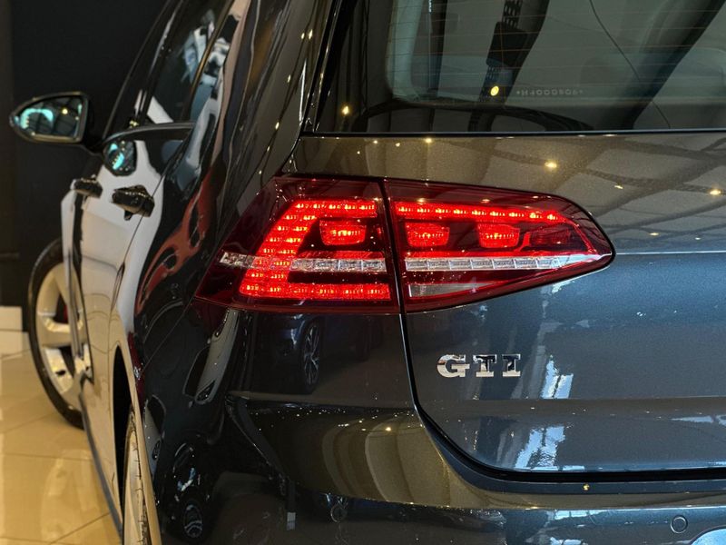 Volkswagen Golf GTi 2.0 TSI 220cv Aut. 2016/2017 CONCEPT MOTORS PASSO FUNDO / Carros no Vale