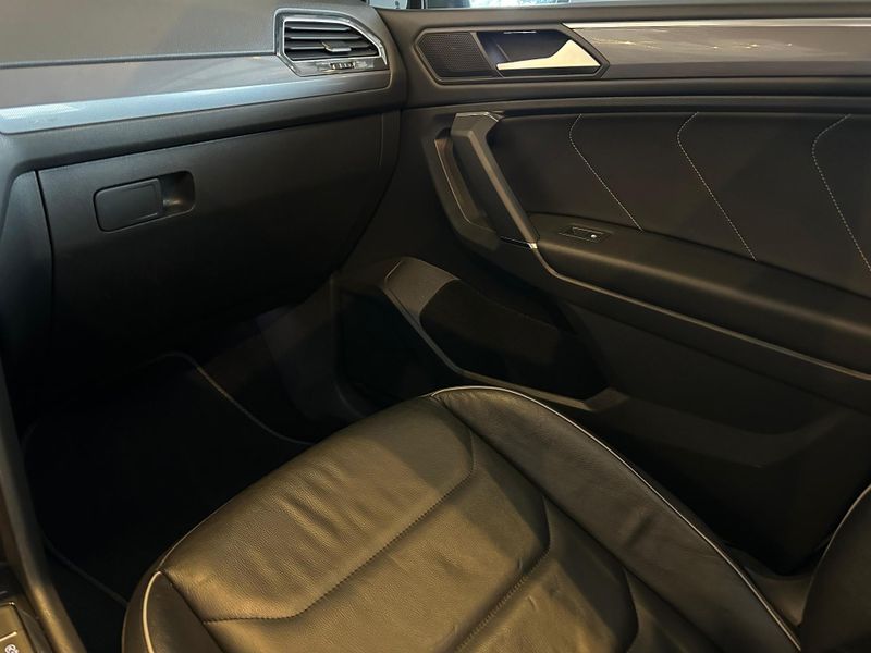 Volkswagen Tiguan Allspac R-Line 350 TSI 2.0 4×4 2019/2019 CONCEPT MOTORS PASSO FUNDO / Carros no Vale