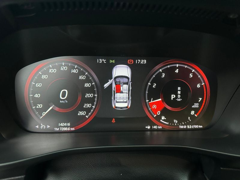 Volvo XC40 T-4 MOMENTUM 2.0 190cv FWD 2020/2020 CONCEPT MOTORS PASSO FUNDO / Carros no Vale