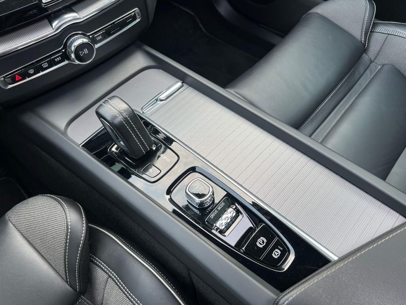 Volvo XC60 T-8 POLESTAR 2.0 (HÃ­brido) 2021/2021 CONCEPT MOTORS PASSO FUNDO / Carros no Vale