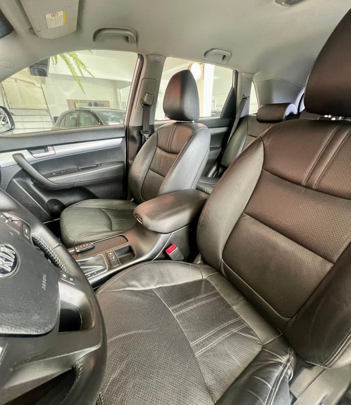 KIA Sorento 2.4 16V 4×2 2014/2015 PC VEÍCULOS SANTA CRUZ DO SUL / Carros no Vale