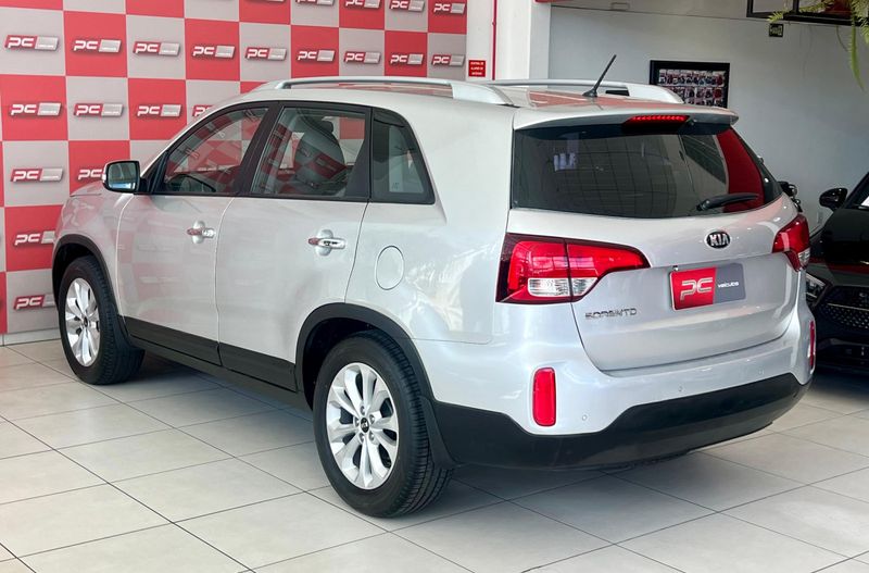 KIA Sorento 2.4 16V 4×2 2014/2015 PC VEÍCULOS SANTA CRUZ DO SUL / Carros no Vale