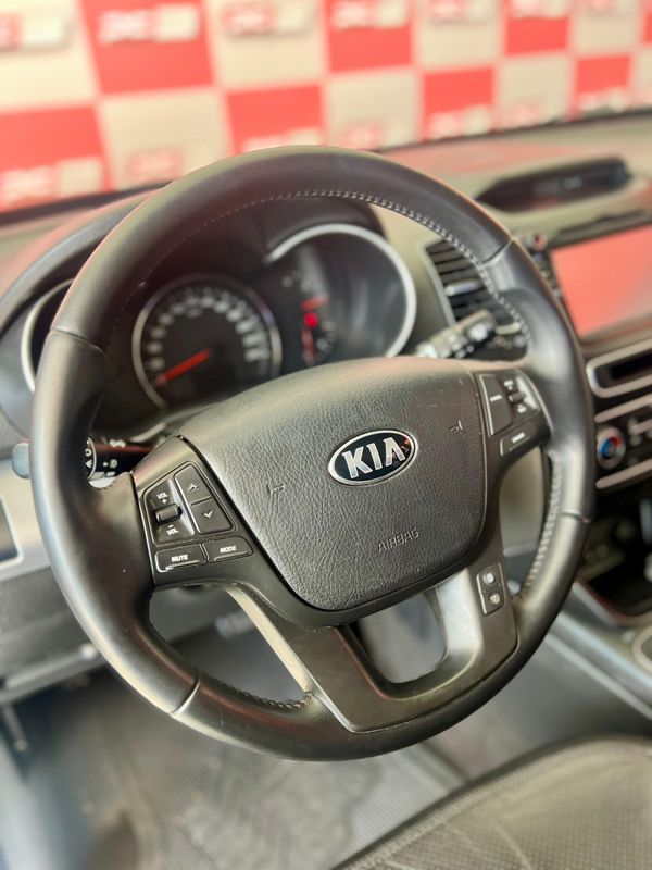 KIA Sorento 2.4 16V 4×2 2014/2015 PC VEÍCULOS SANTA CRUZ DO SUL / Carros no Vale