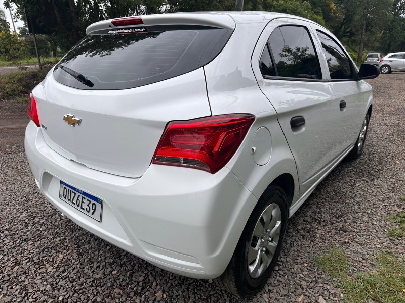 CHEVROLET ONIX 1.0 JOY 8V FLEX 4P MANUAL 2020/2020 MENEGHINI VEÍCULOS ARROIO DO MEIO / Carros no Vale