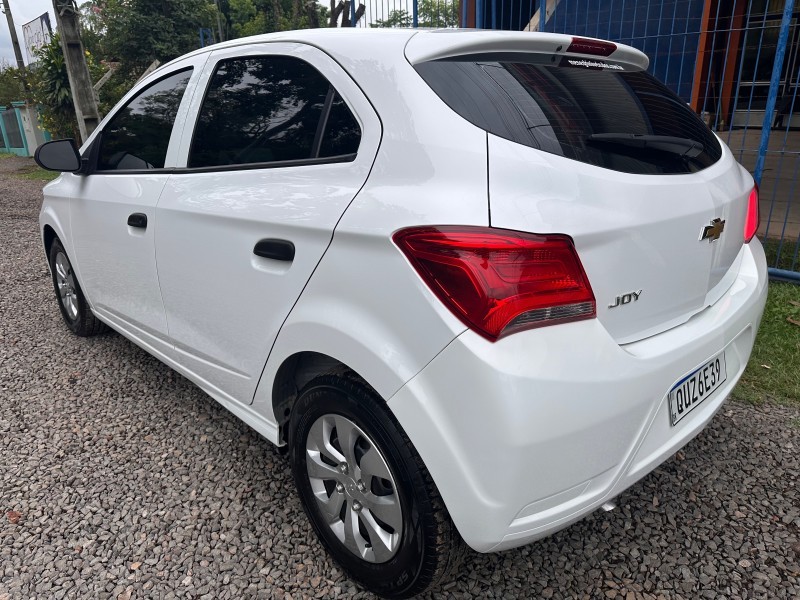 CHEVROLET ONIX 1.0 JOY 8V FLEX 4P MANUAL 2020/2020 MENEGHINI VEÍCULOS ARROIO DO MEIO / Carros no Vale