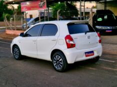 TOYOTA ETIOS XS 1.5 2014/2014 CRUZEIRO MULTIMARCAS CRUZEIRO DO SUL / Carros no Vale
