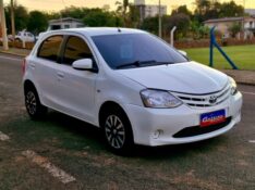 TOYOTA ETIOS XS 1.5 2014/2014 CRUZEIRO MULTIMARCAS CRUZEIRO DO SUL / Carros no Vale