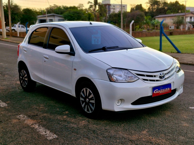 TOYOTA ETIOS XS 1.5 2014/2014 CRUZEIRO MULTIMARCAS CRUZEIRO DO SUL / Carros no Vale