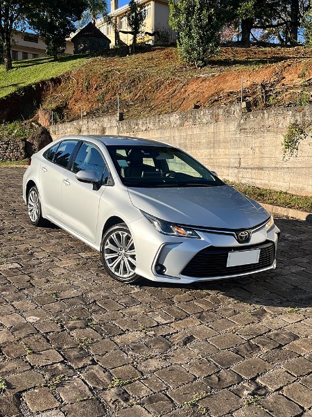 TOYOTA COROLLA 2.0 XEI 16V FLEX 4P AUTOMÁTICO 2022/2023 BOSCO AUTOMÓVEIS GUAPORÉ / Carros no Vale