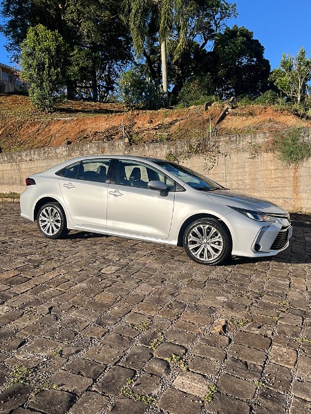 TOYOTA COROLLA 2.0 XEI 16V FLEX 4P AUTOMÁTICO 2022/2023 BOSCO AUTOMÓVEIS GUAPORÉ / Carros no Vale