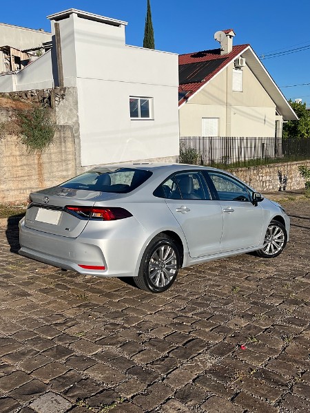 TOYOTA COROLLA 2.0 XEI 16V FLEX 4P AUTOMÁTICO 2022/2023 BOSCO AUTOMÓVEIS GUAPORÉ / Carros no Vale