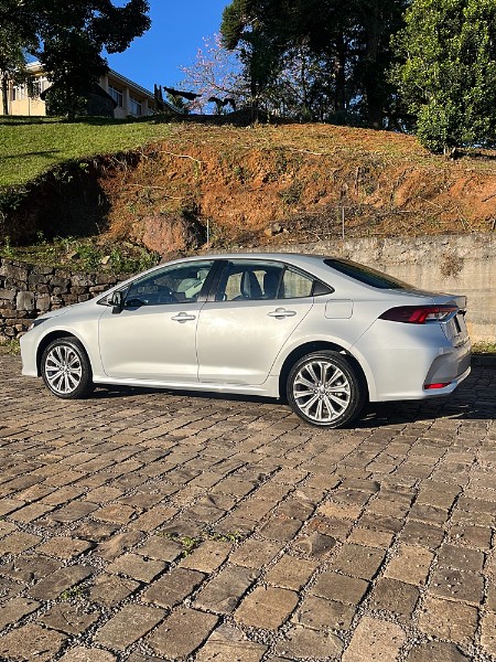 TOYOTA COROLLA 2.0 XEI 16V FLEX 4P AUTOMÁTICO 2022/2023 BOSCO AUTOMÓVEIS GUAPORÉ / Carros no Vale