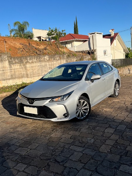 TOYOTA COROLLA 2.0 XEI 16V FLEX 4P AUTOMÁTICO 2022/2023 BOSCO AUTOMÓVEIS GUAPORÉ / Carros no Vale
