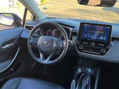 TOYOTA COROLLA 2.0 XEI 16V FLEX 4P AUTOMÁTICO 2022/2023 BOSCO AUTOMÓVEIS GUAPORÉ / Carros no Vale