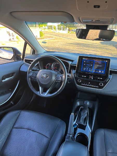TOYOTA COROLLA 2.0 XEI 16V FLEX 4P AUTOMÁTICO 2022/2023 BOSCO AUTOMÓVEIS GUAPORÉ / Carros no Vale