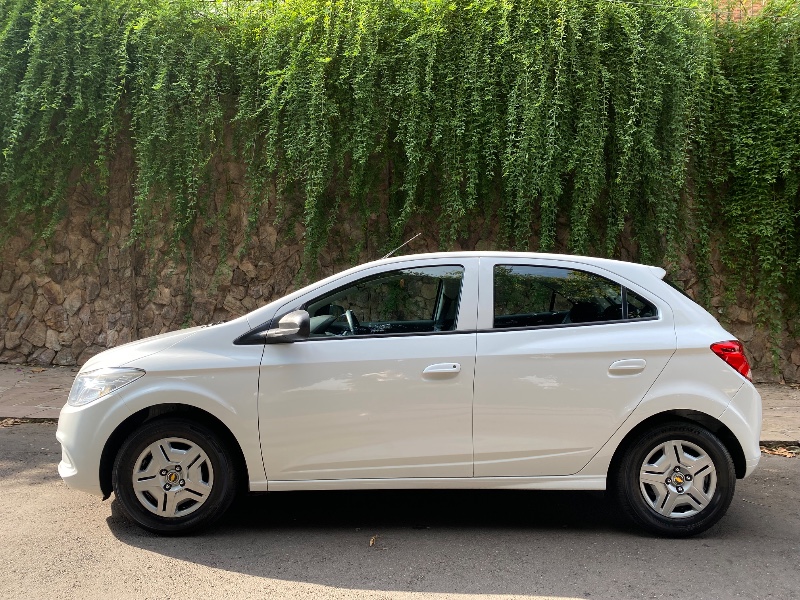 CHEVROLET ONIX JOY 1.0 2016/2017 ESTAÇÃO DO CARRO ESTRELA / Carros no Vale