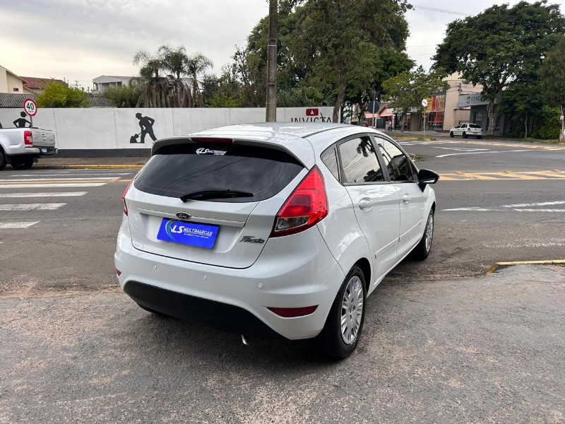 FORD FIESTA 1.5 16V FLEX MEC. 5P 2015/2015 LS MULTIMARCAS VENÂNCIO AIRES / Carros no Vale