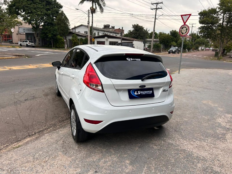 FORD FIESTA 1.5 16V FLEX MEC. 5P 2015/2015 LS MULTIMARCAS VENÂNCIO AIRES / Carros no Vale
