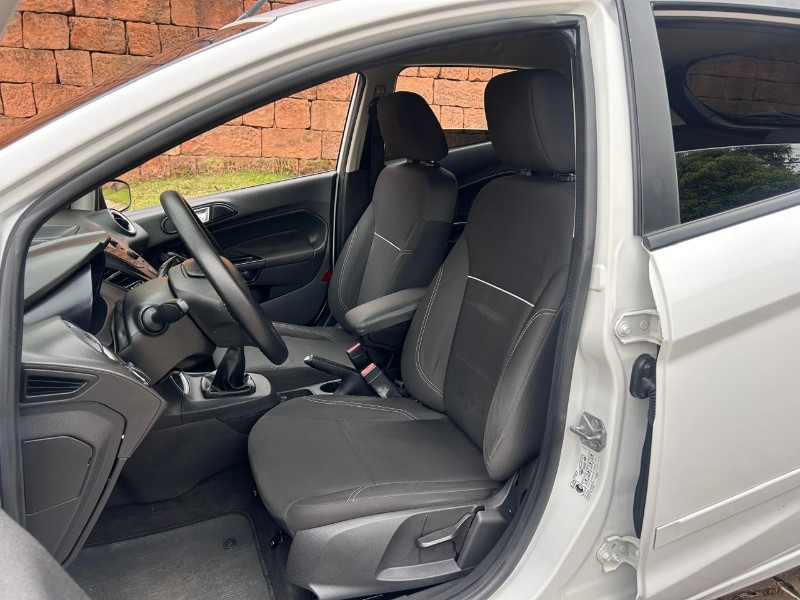 FORD FIESTA 1.5 16V FLEX MEC. 5P 2015/2015 LS MULTIMARCAS VENÂNCIO AIRES / Carros no Vale