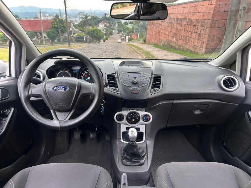 FORD FIESTA 1.5 16V FLEX MEC. 5P 2015/2015 LS MULTIMARCAS VENÂNCIO AIRES / Carros no Vale
