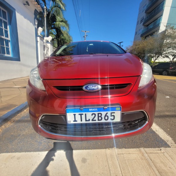 FORD FIESTA 1.6 SE HATCH 16V FLEX 4P MANUAL 2012/2013 ADRIANO VEÍCULOS CRUZEIRO DO SUL / Carros no Vale