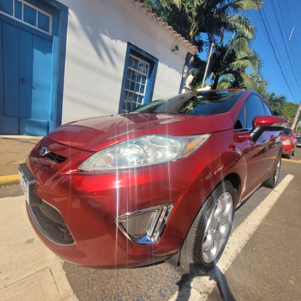 FORD FIESTA 1.6 SE HATCH 16V FLEX 4P MANUAL 2012/2013 ADRIANO VEÍCULOS CRUZEIRO DO SUL / Carros no Vale