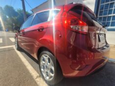 FORD FIESTA 1.6 SE HATCH 16V FLEX 4P MANUAL 2012/2013 ADRIANO VEÍCULOS CRUZEIRO DO SUL / Carros no Vale