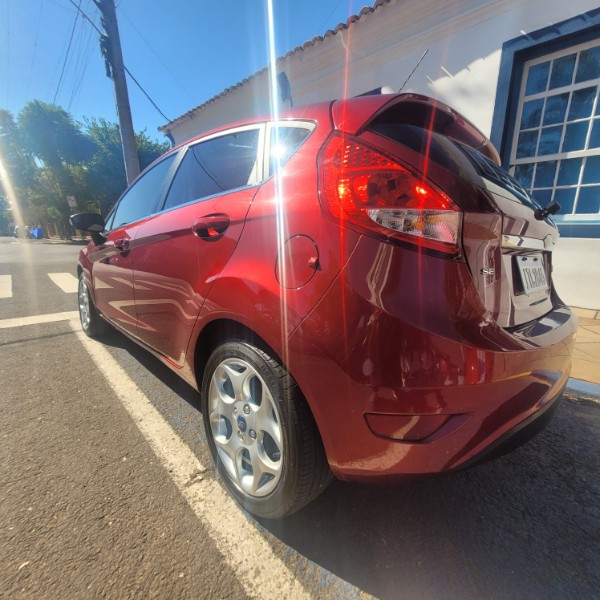 FORD FIESTA 1.6 SE HATCH 16V FLEX 4P MANUAL 2012/2013 ADRIANO VEÍCULOS CRUZEIRO DO SUL / Carros no Vale
