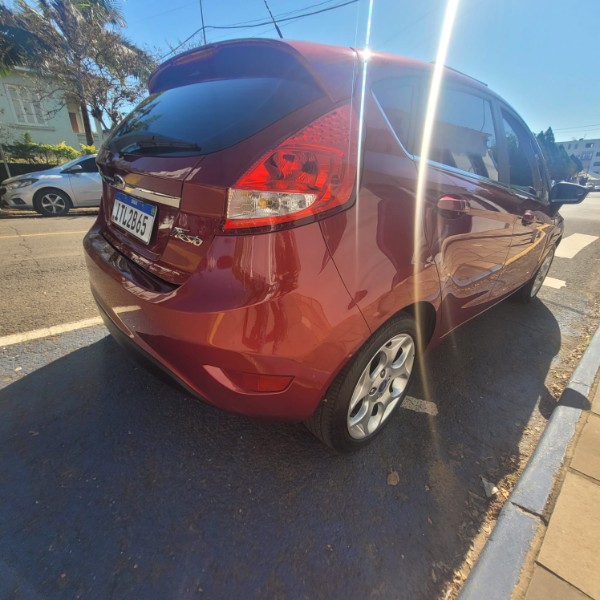 FORD FIESTA 1.6 SE HATCH 16V FLEX 4P MANUAL 2012/2013 ADRIANO VEÍCULOS CRUZEIRO DO SUL / Carros no Vale