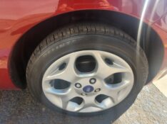 FORD FIESTA 1.6 SE HATCH 16V FLEX 4P MANUAL 2012/2013 ADRIANO VEÍCULOS CRUZEIRO DO SUL / Carros no Vale