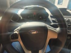 FORD FIESTA 1.6 SE HATCH 16V FLEX 4P MANUAL 2012/2013 ADRIANO VEÍCULOS CRUZEIRO DO SUL / Carros no Vale