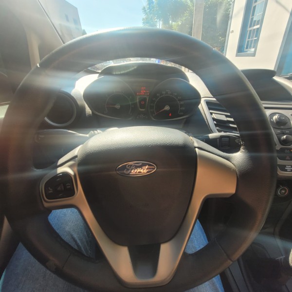 FORD FIESTA 1.6 SE HATCH 16V FLEX 4P MANUAL 2012/2013 ADRIANO VEÍCULOS CRUZEIRO DO SUL / Carros no Vale
