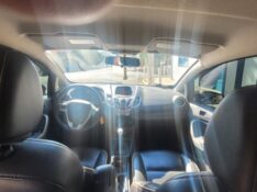 FORD FIESTA 1.6 SE HATCH 16V FLEX 4P MANUAL 2012/2013 ADRIANO VEÍCULOS CRUZEIRO DO SUL / Carros no Vale