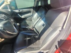 FORD FIESTA 1.6 SE HATCH 16V FLEX 4P MANUAL 2012/2013 ADRIANO VEÍCULOS CRUZEIRO DO SUL / Carros no Vale