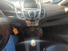 FORD FIESTA 1.6 SE HATCH 16V FLEX 4P MANUAL 2012/2013 ADRIANO VEÍCULOS CRUZEIRO DO SUL / Carros no Vale