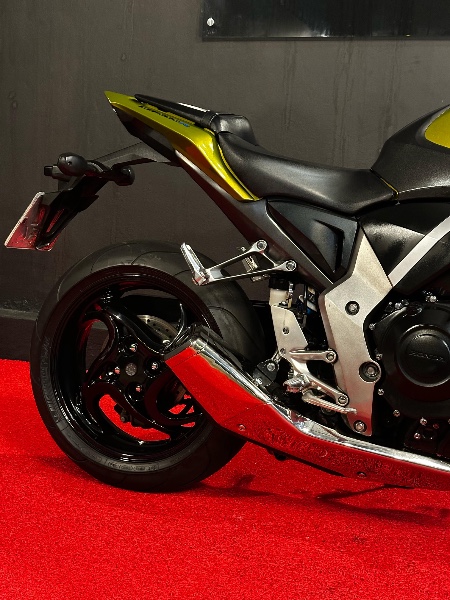 HONDA MOTOS CB 1000R /2012 EXCLUSIVO VEÍCULOS SANTA CRUZ DO SUL / Carros no Vale