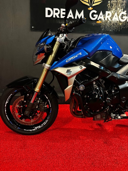 SUZUKI MOTOS GSR 750 /2014 EXCLUSIVO VEÍCULOS SANTA CRUZ DO SUL / Carros no Vale