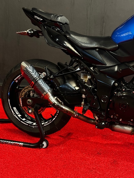 SUZUKI MOTOS GSR 750 /2014 EXCLUSIVO VEÍCULOS SANTA CRUZ DO SUL / Carros no Vale