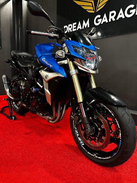 SUZUKI MOTOS GSR 750 /2014 EXCLUSIVO VEÍCULOS SANTA CRUZ DO SUL / Carros no Vale