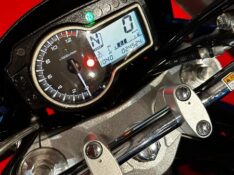 SUZUKI MOTOS GSR 750 /2014 EXCLUSIVO VEÍCULOS SANTA CRUZ DO SUL / Carros no Vale