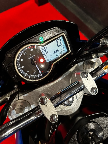 SUZUKI MOTOS GSR 750 /2014 EXCLUSIVO VEÍCULOS SANTA CRUZ DO SUL / Carros no Vale