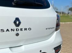 RENAULT STEPWAY 1.6 16V SCE FLEX INTENSE X-TRONIC /2017 NEURI VEÍCULOS LAJEADO / Carros no Vale